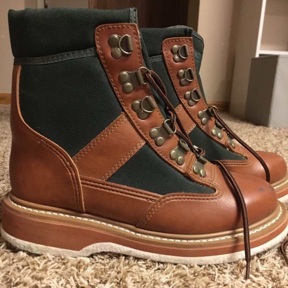 Orvis fly fishing boots. Unisex- men size 7